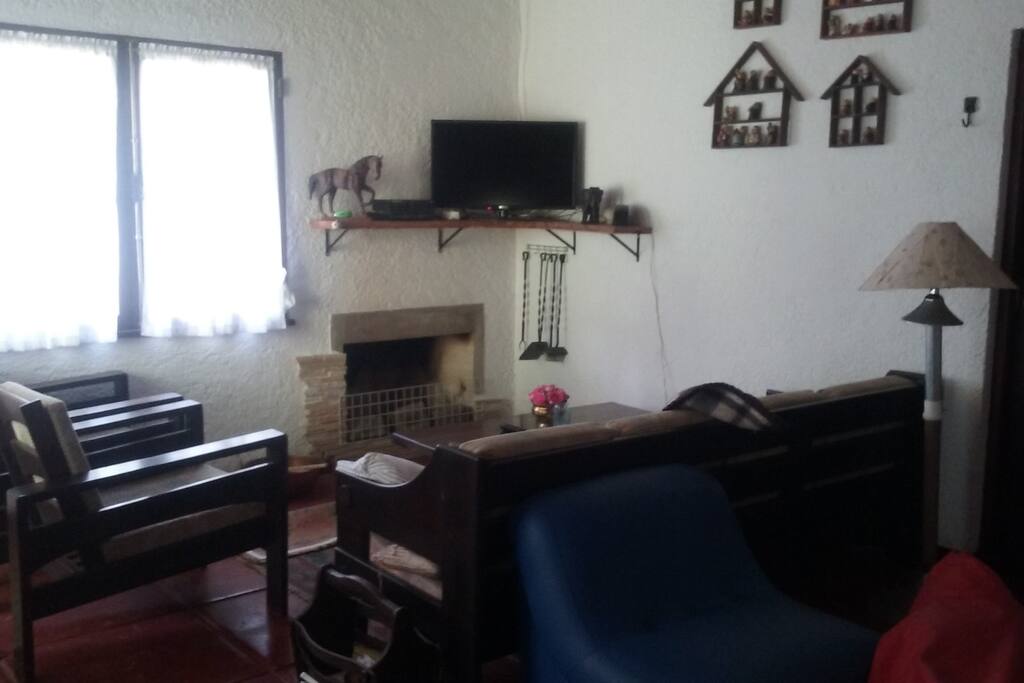Sala com lareira, Tv E DVD