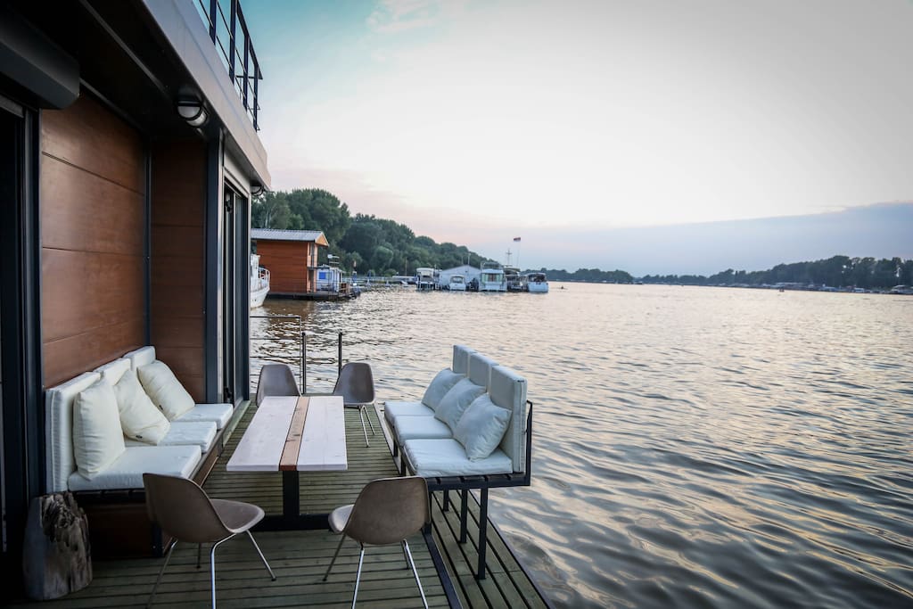 Terrace Lounge sitting for 10 persons