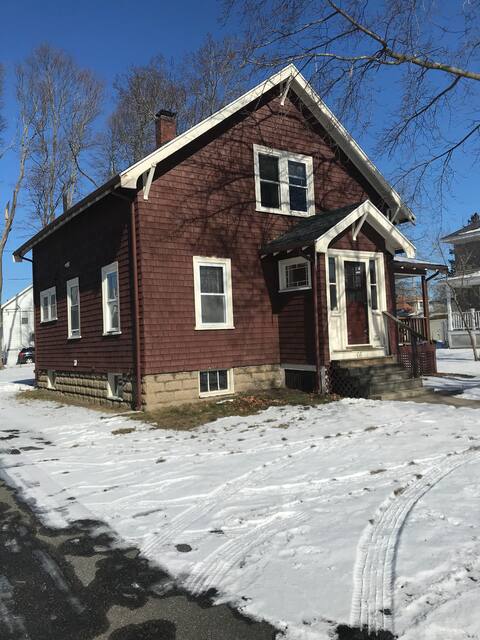 Peabody/Salem line, Massachusetts - Entire House!
