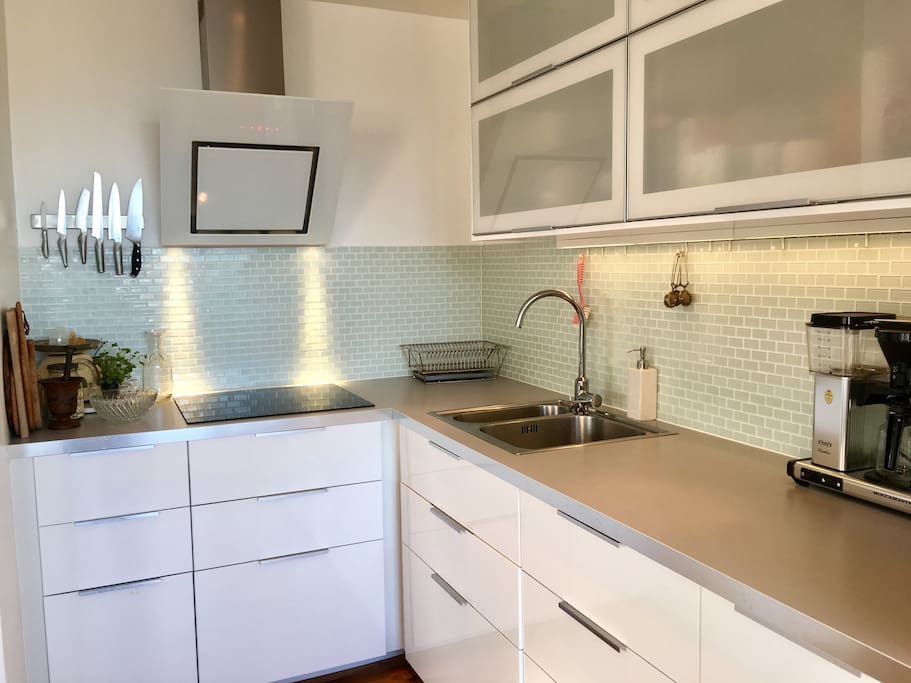 Fully equipped kitchen.