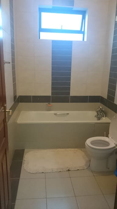 Master en suite bathroom with hot water at your convenience