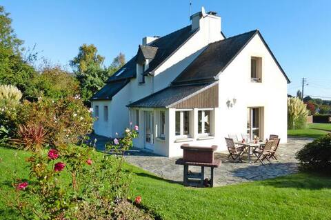 Beautiful villa for 14 15 p large beach garden 200m away