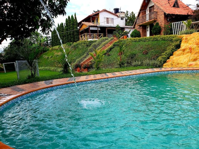 casa de campo piscina aerop palonegro