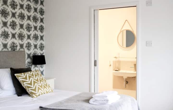 卧室和淋浴间4号卧室