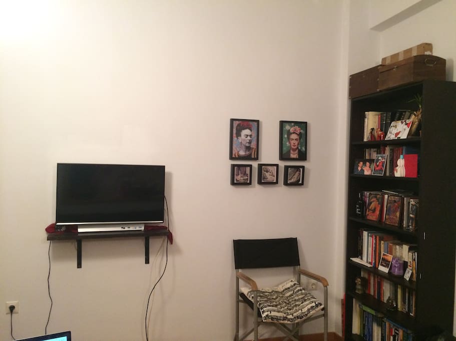 Flat TV with HDMI cable for movie nights!
