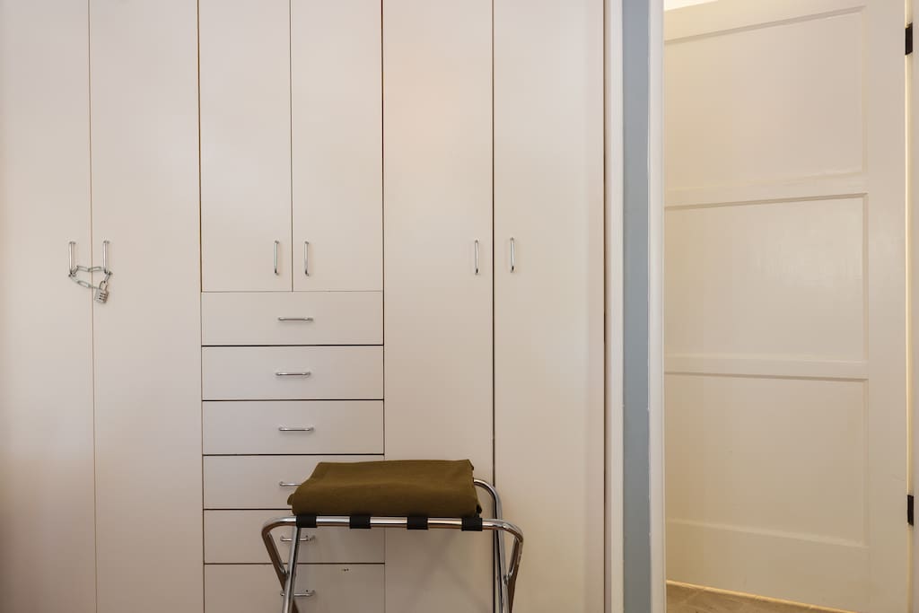 Big closet, suitcase stand and extra blanket