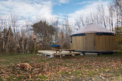 The+Cedar+Yurt+and+Hot+tub+at+Cabot+Shores