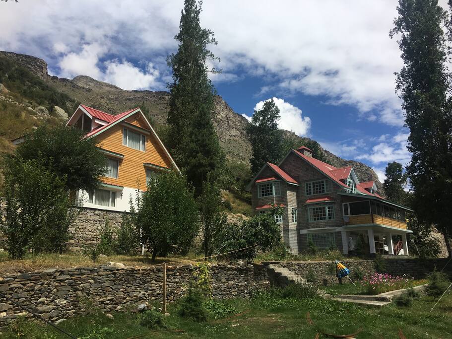 Gemoor Khar Property