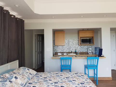 Erisa Private En-suite  ½ mile from Gracebay Beach