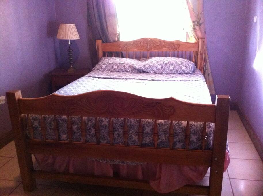 Lila bedroom - double bed