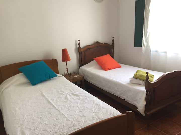 quarto 2 camas/2 krevate dhomë gjumi