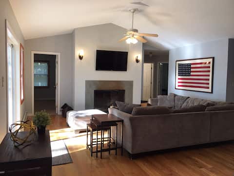 Lago House | Lakefront w/ WiFi, Hot Tub & Boats