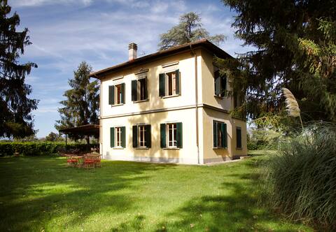 Stylish villa with large garden