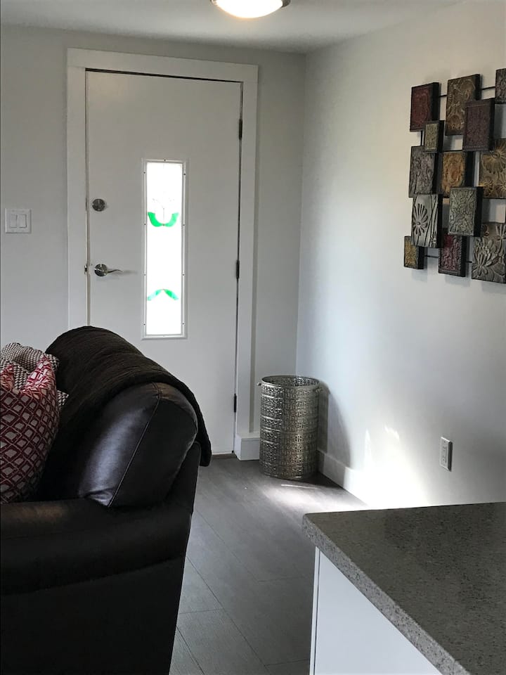 Gorgeous One Bedroom Walk-out - Langford