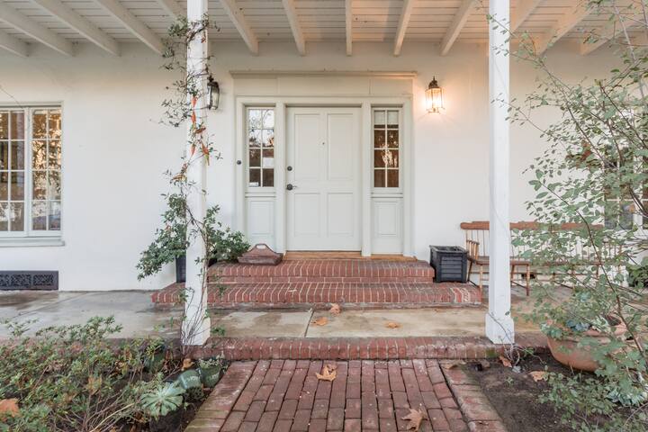 Garden Oasis 1920s Family Home in Windsor Square gallery image 2