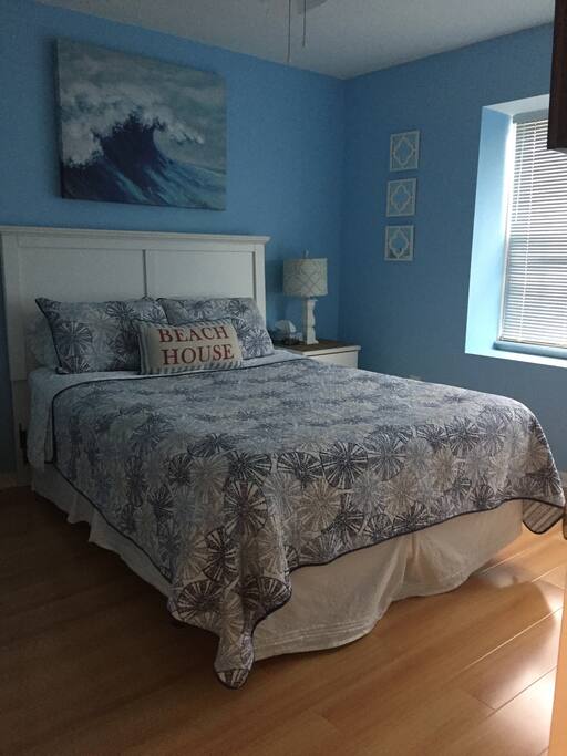 2nd bedroom- Queen bed