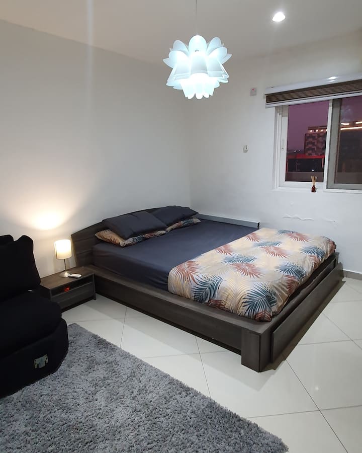 2. hálószoba kétszemélyes ággyal és gardróbbal. Teljesen légkondicionált.