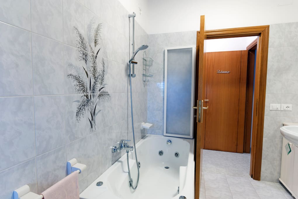 Bagno con vasca idromassaggio