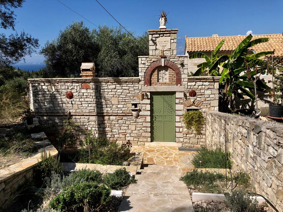 Villa Mevis. Main entrance, view from the road