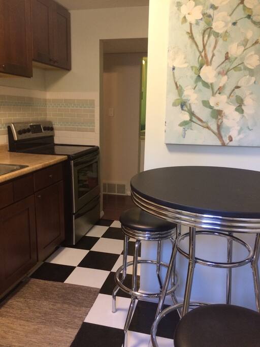 Kitchen w eating area