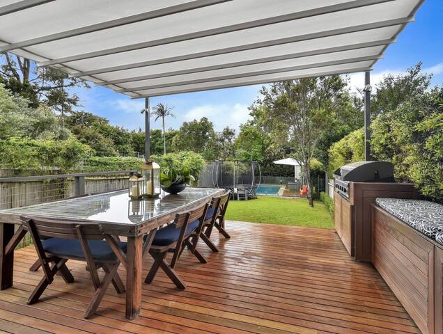 Willoughby 3 bedroom family home -with pool!! gallery image 5