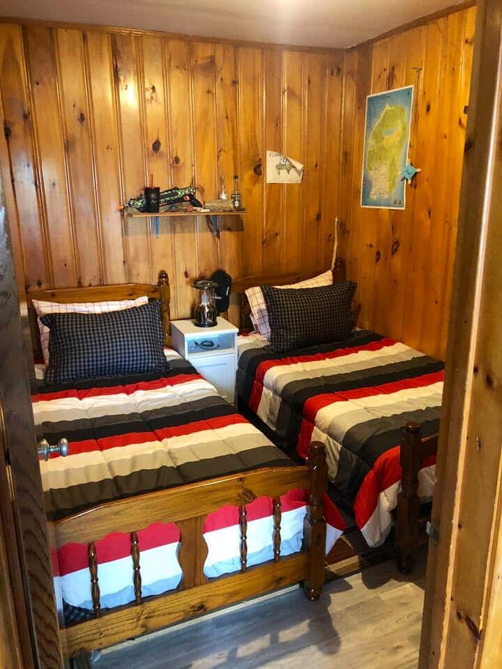 חדר שינה 3 עם שתי מיטות יחיד