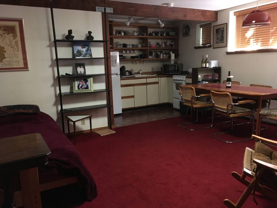 Spacious studio fully furnished for a comfortable stay.