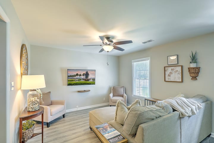 Close To Beach + Downtown With Backyard, Parking! - Mount Pleasant, SC