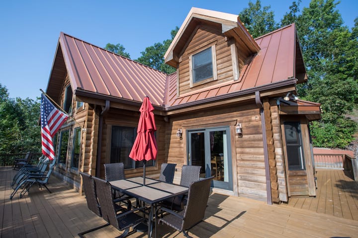 Ten Mile Cabin Sleeps 16! Best Deal on AirBNB