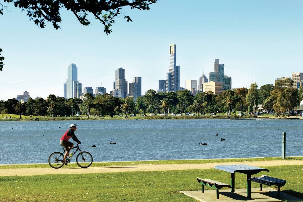 Located opposite beautiful Albert Park lake