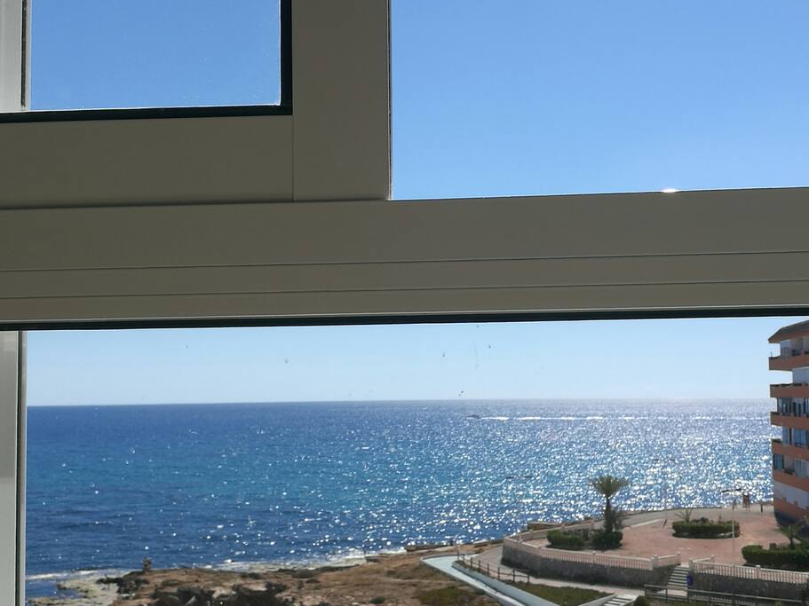 Mirando al mar soñé...
Looking at the sea, I dreamed ...