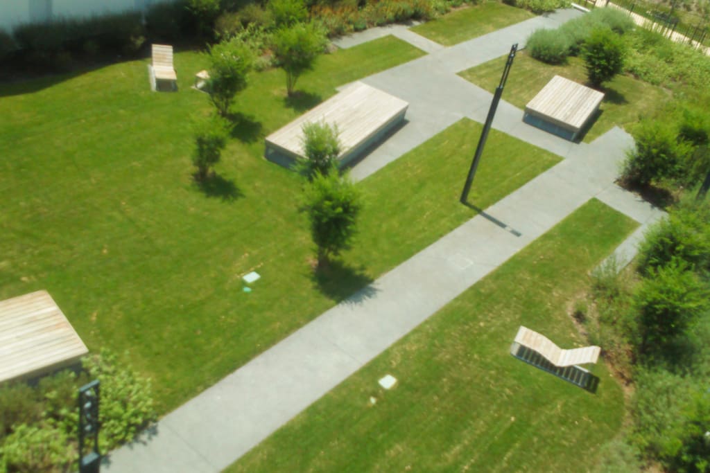 Jardin privée à la résidence.