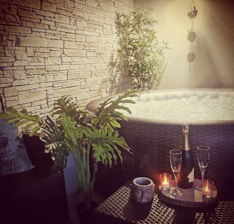 Cozy hot tub home and private heated pool