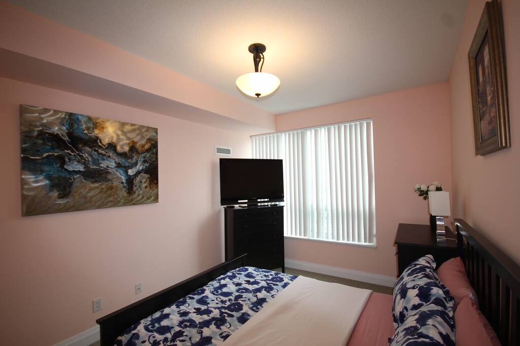 Second flat screen, with also free Netflix access!
Private washroom entrance
All bathroom essentials provided
