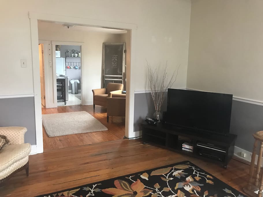 Looking toward kitchen