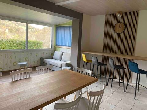 Popular Airbnb listing: La Maisonnée des Gabelous – single-story in Jura