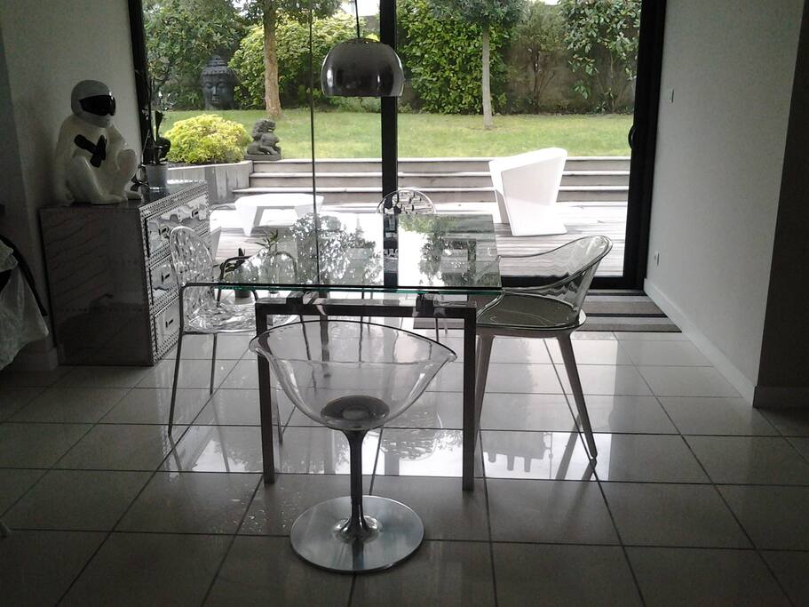 Salle à manger avec accès direct jardin