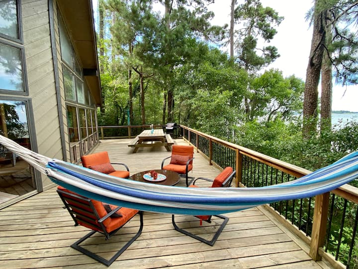Lakefront Treehouse Private Retreat in the Pines - Houses for Rent in  Point Blank, Texas, United States - Airbnb