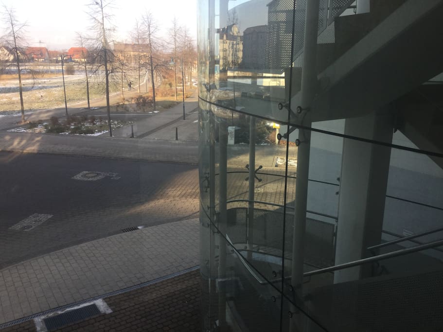 Aufzug oder Aufgang zur 1. Etage