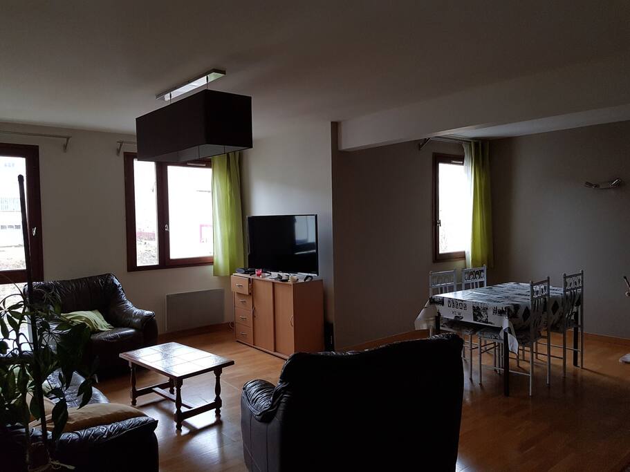 SALON et SALLE A MANGER commune