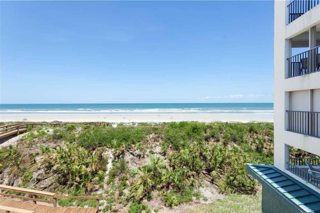 Unparalleled beauty can be found at Windjammer - With the ocean just in your back yard, how difficult is it to relax? Not very!