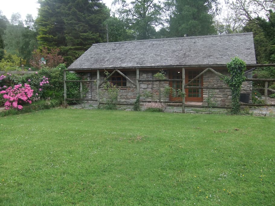 The Idyllic Cottage on the Banks of Loch Lomond