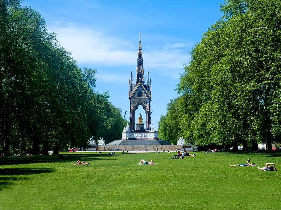 Hyde Park is a 5 minute walk away