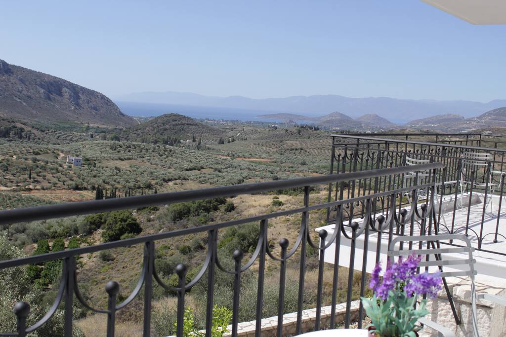 ΘΕΑ ΑΠΟ ΤΗΝ ΒΕΡΑΝΤΑ