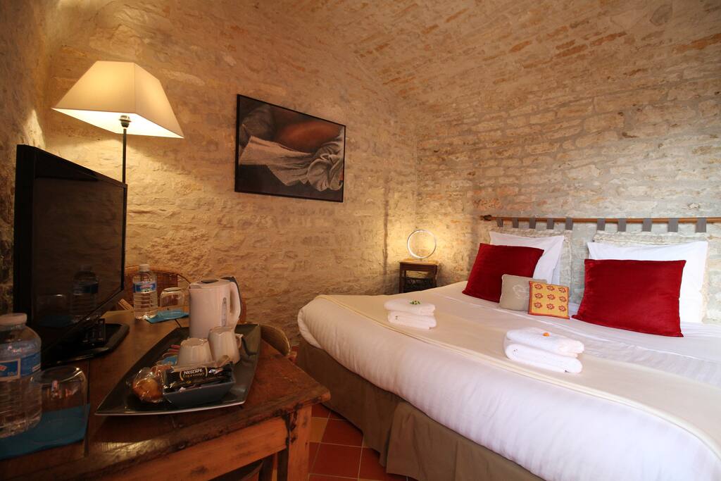 Taille du lit en 180 de large, TV, WIFI