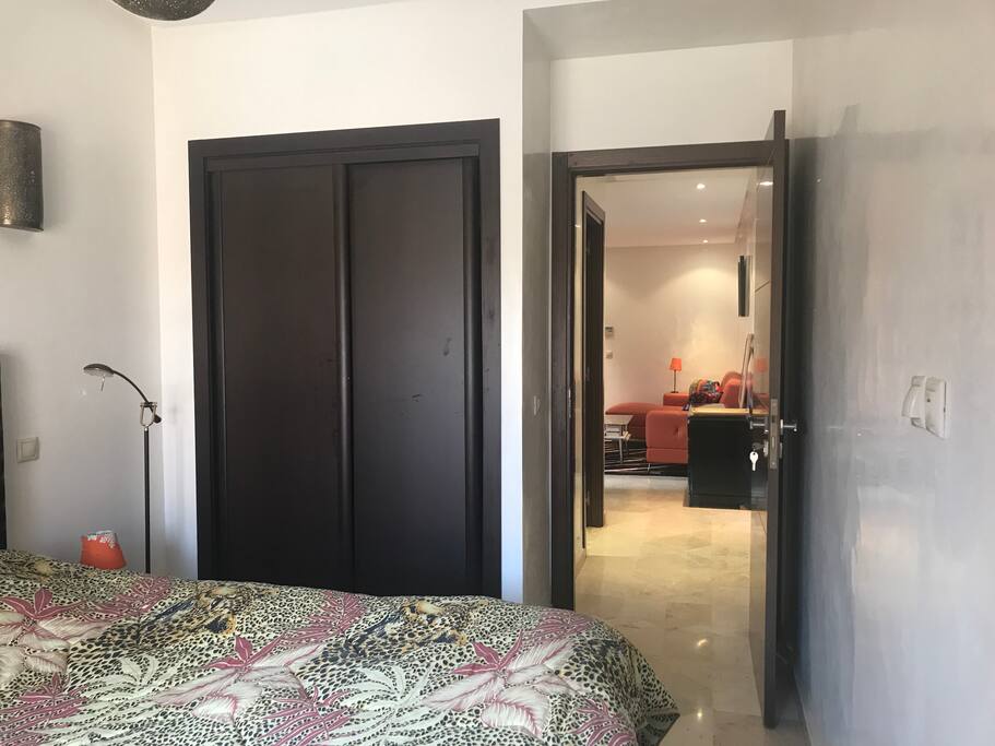 Chambre avec lit deux personnes