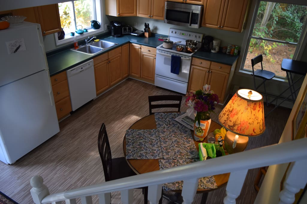 Kitchen with breakfast table