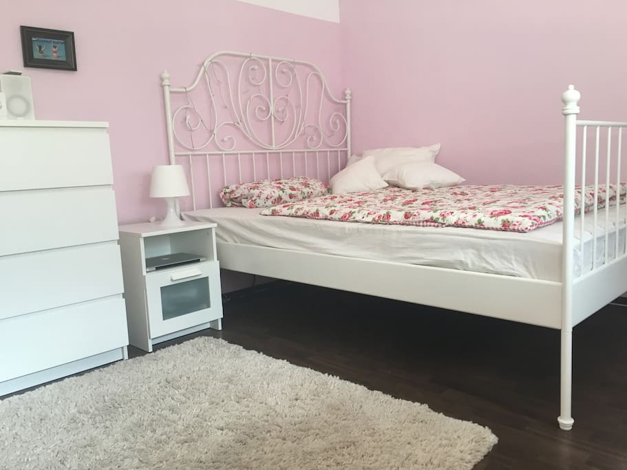 Schlafzimmer 1 Liebevoll eingerichtetes, Licht durchflutetes Zimmer mit 1,40 m Bett