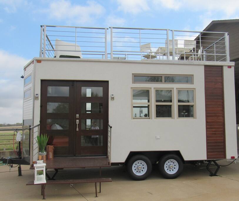 Decide your view - 717 Couture Mobile lifestyle on wheels