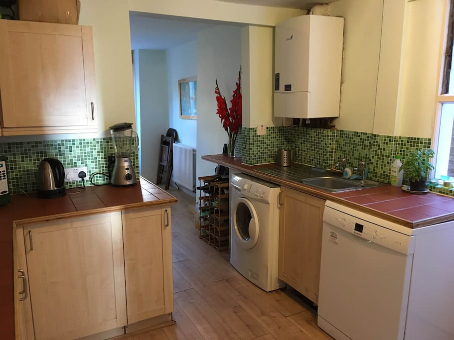 Kitchen with lounge